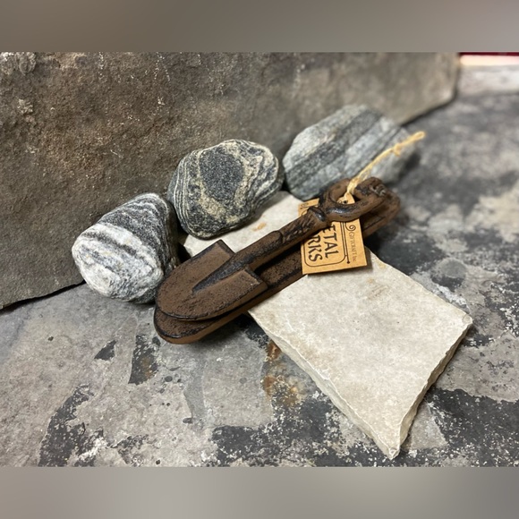 Cast Iron Shovel Door Knocker & Pull Handle - Picture 2 of 12